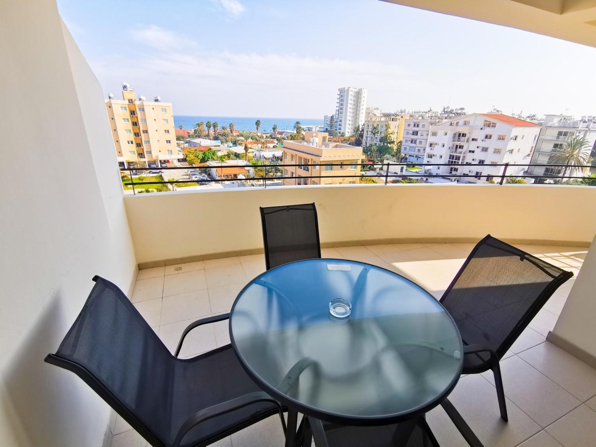 License To Chill Apartment Ларнака Екстериор снимка